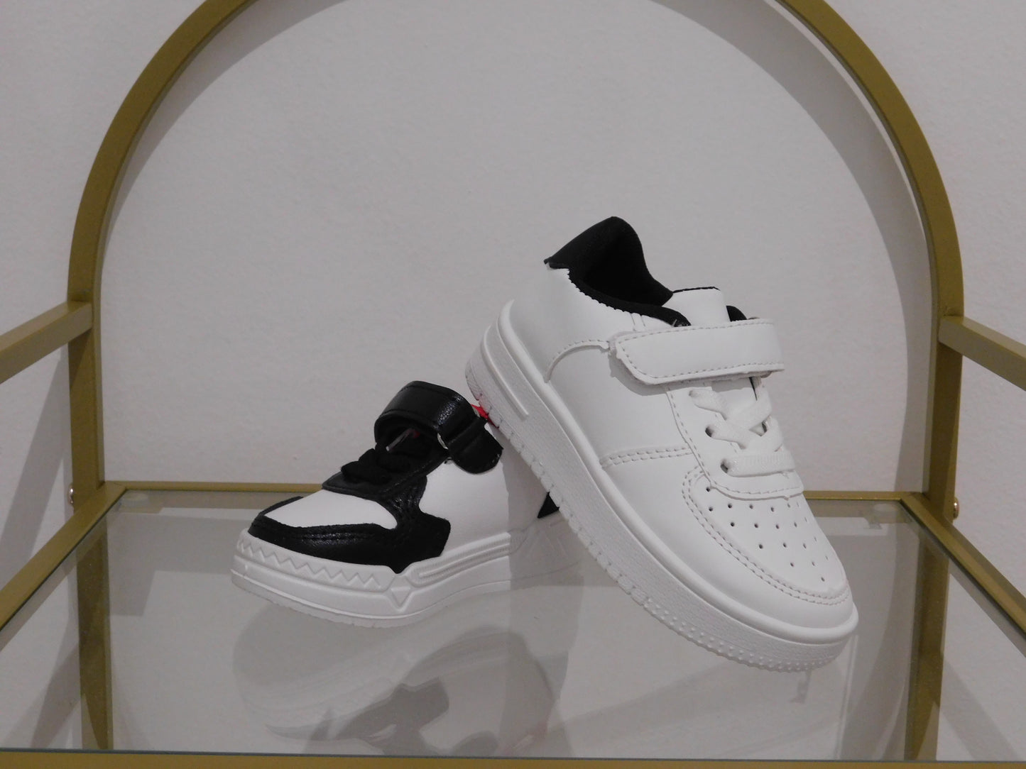 Scarpe da ginnastica bianche e nere