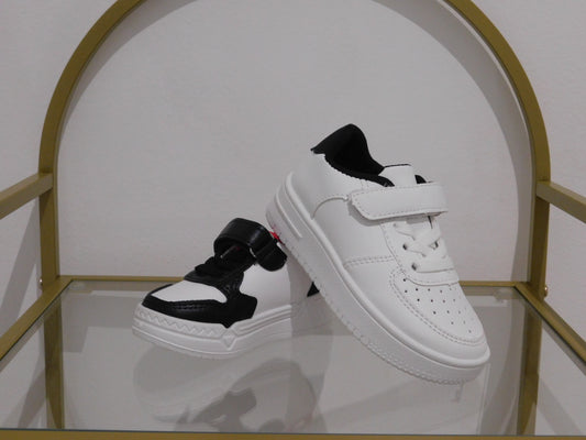 Scarpe da ginnastica bianche e nere